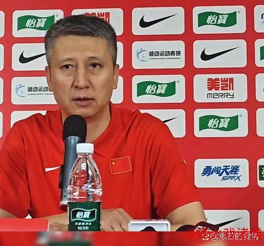 国家队后卫表现不佳，程帅澎因伤缺阵，郭士强被迫启动重建