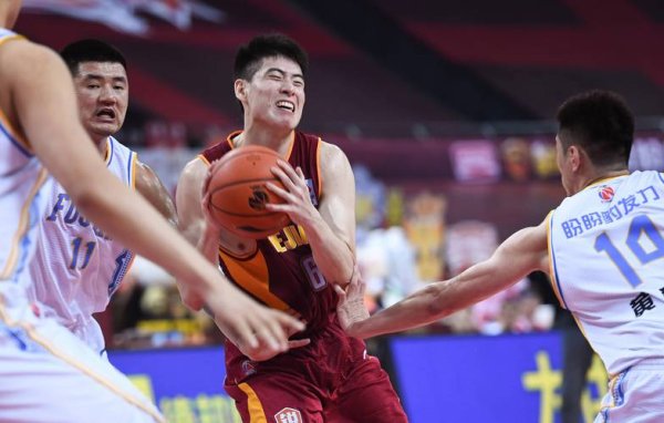 九游娱乐 国家队后卫表现不佳，程帅澎因伤缺阵，郭士强被迫启动