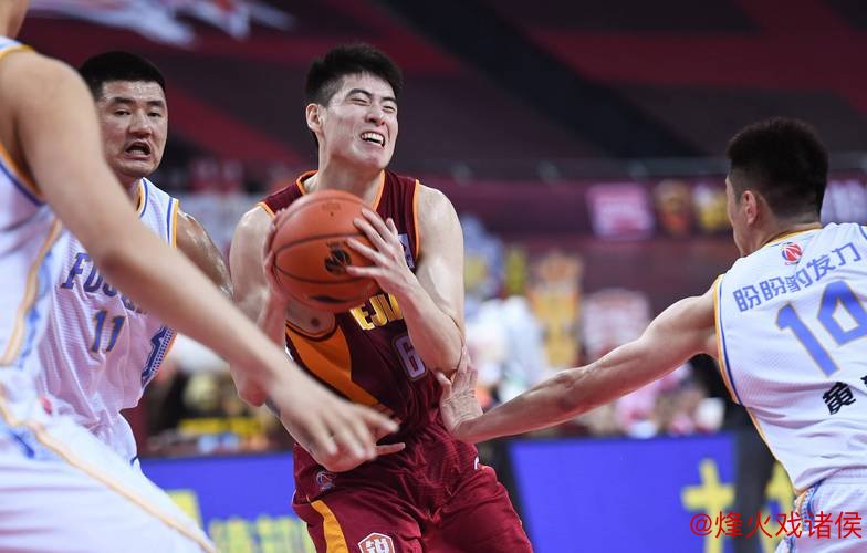 国家队后卫表现不佳，程帅澎因伤缺阵，郭士强被迫启动重建